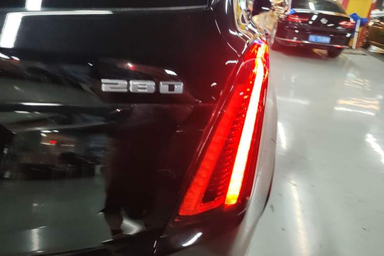 Used Cadillac XT5 2020 28T Luxury Version Right Rear Taillight