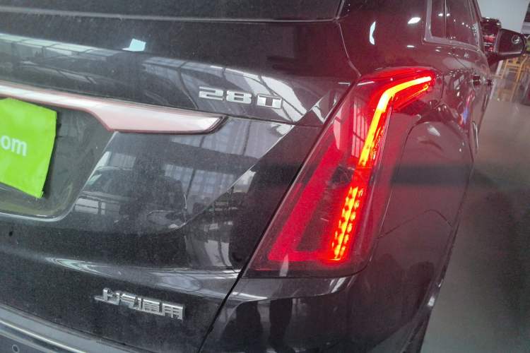 Used Cadillac XT5 2020 28T Luxury Version Right Rear Taillight