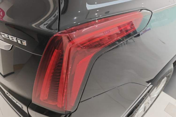 Used Cadillac XT5 2020 Revised Version 28T Luxury Edition Right Rear Taillight