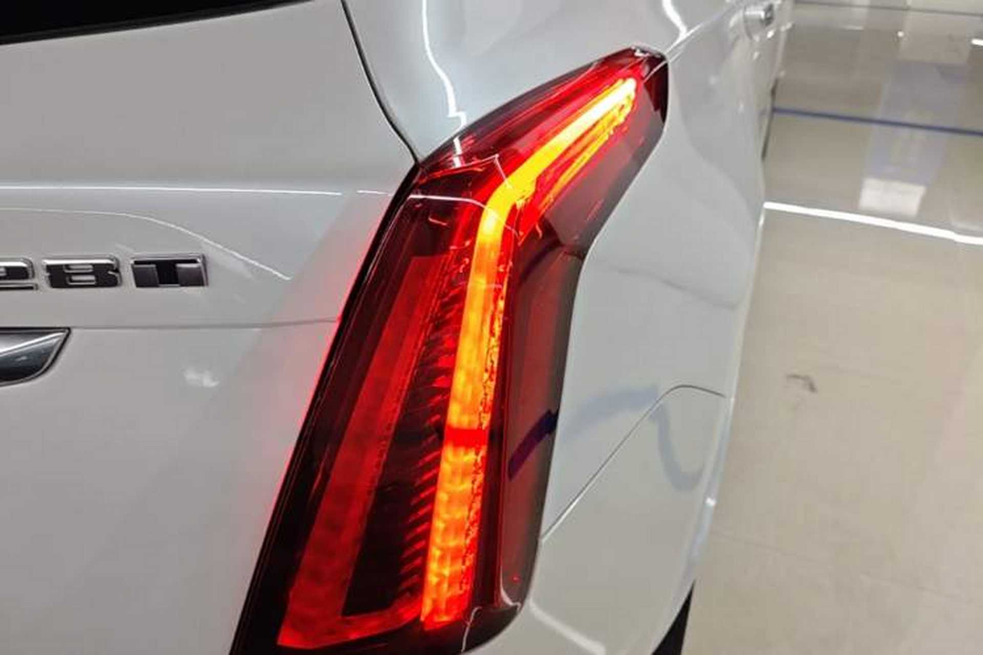 Used Cadillac XT5 2020 28T Luxury Version Right Rear Taillight