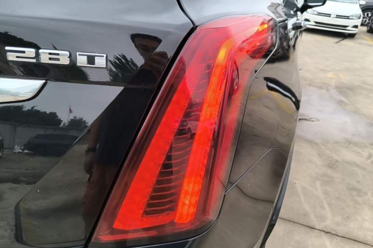 Used Cadillac XT5 2020 Revised Version 28T Luxury Edition Right Rear Taillight