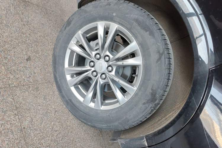 Used Cadillac XT5 2020 28T Luxury Version Right Rear Wheel Hub