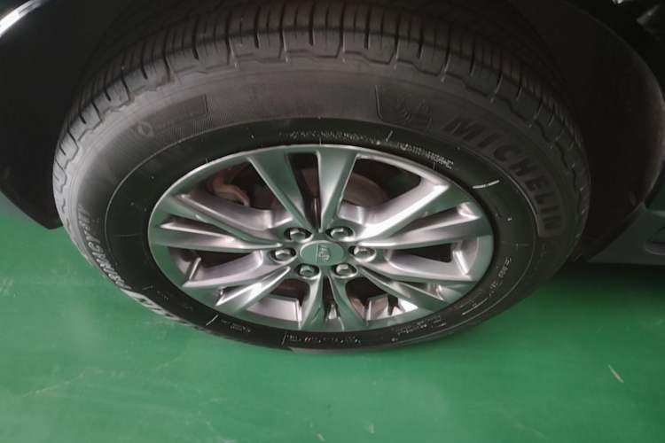 Used Cadillac XT5 2020 Revised Version 28T Luxury Edition Right Rear Wheel Hub