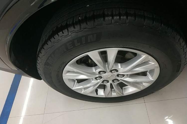 Used Cadillac XT5 2020 28T Tech Edition Right Rear Wheel Hub
