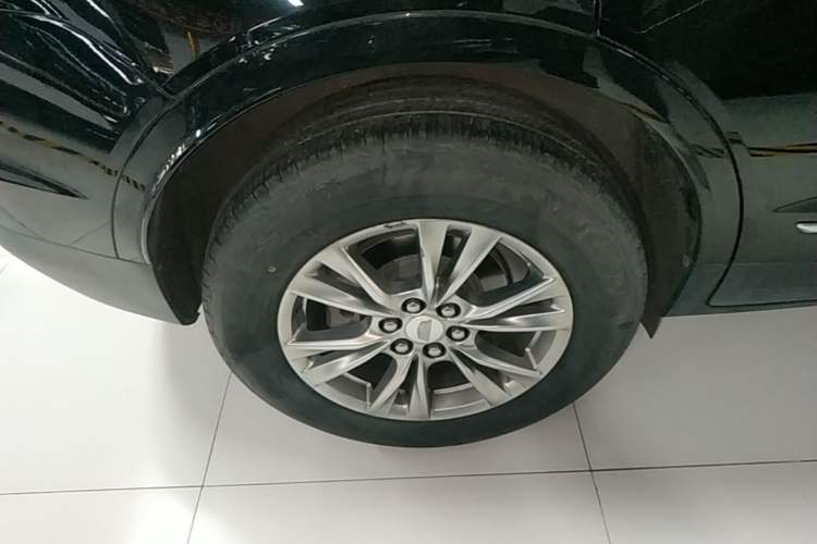 Used Cadillac XT5 2020 Revised Version 28T Luxury Edition Right Rear Wheel Hub