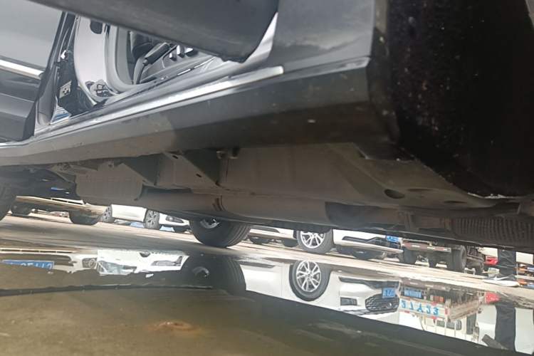 Used Cadillac XT5 2020 Revised Version 28T Luxury Edition Right Side Sill