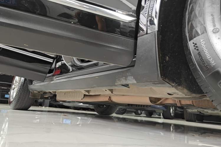 Used Cadillac XT5 2020 Revised Version 28T Luxury Edition Right Side Sill