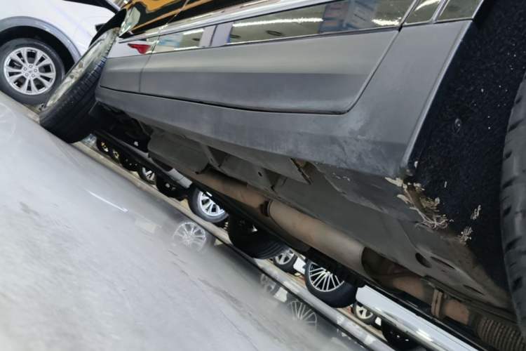 Used Cadillac XT5 2020 28T Luxury Version Right Side Sill