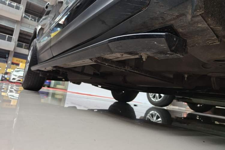 Used Cadillac XT5 2020 Revised Version 28T Luxury Edition Right Side Sill