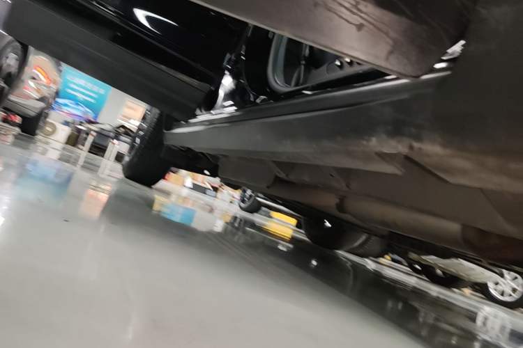 Used Cadillac XT5 2020 28T Luxury Version Right Side Sill