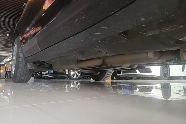 Used Cadillac XT5 2020 28T Four-Wheel Drive Tech Version Right Side Sill