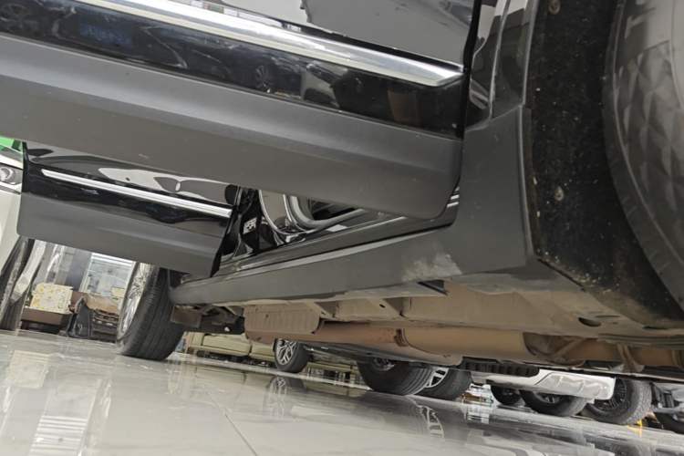 Used Cadillac XT5 2020 Revised Version 28T Luxury Edition Right Side Sill