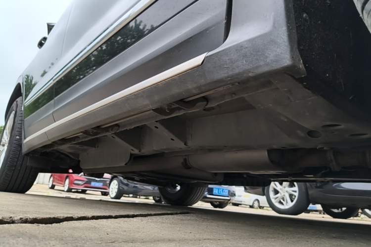 Used Cadillac XT5 2020 Revised Version 28T Luxury Edition Right Side Sill