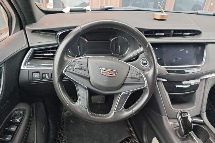 Used Cadillac XT5 2020 28T Luxury Version Steering Wheel