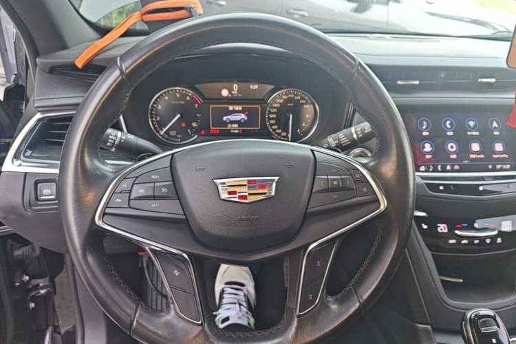 Used Cadillac XT5 2020 28T Luxury Version Steering Wheel