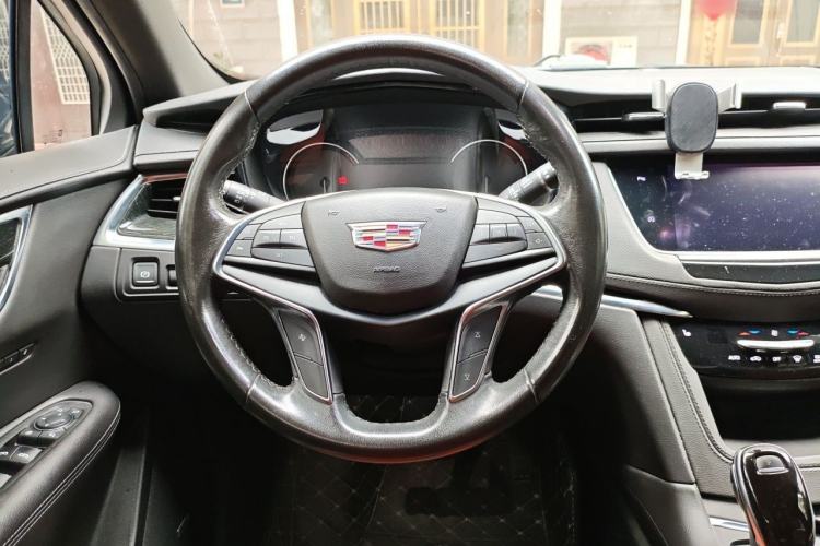Used Cadillac XT5 2020 28T Luxury Version Steering Wheel