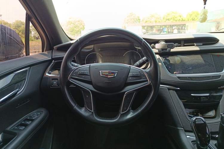 Used Cadillac XT5 2020 28T Luxury Version Steering Wheel