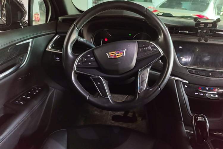 Used Cadillac XT5 2020 28T Luxury Version Steering Wheel