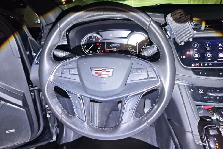 Used Cadillac XT5 2020 28T Luxury Version Steering Wheel