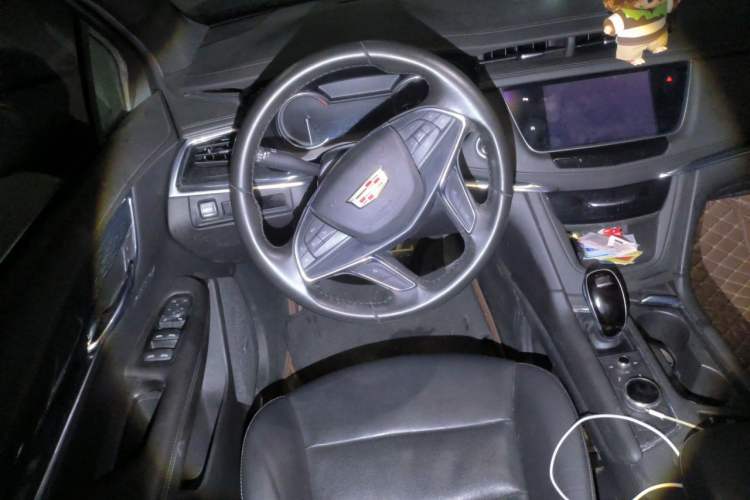 Used Cadillac XT5 2020 28T Luxury Version Steering Wheel