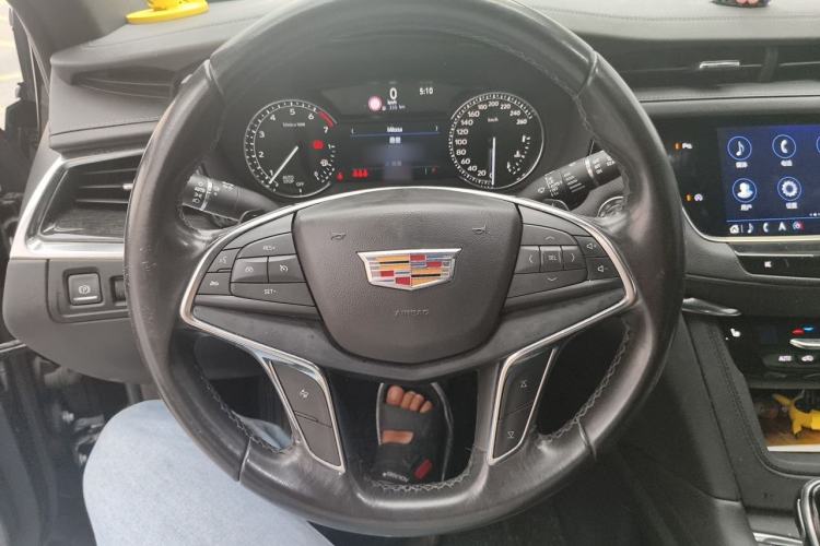 Used Cadillac XT5 2020 28T Luxury Version Steering Wheel