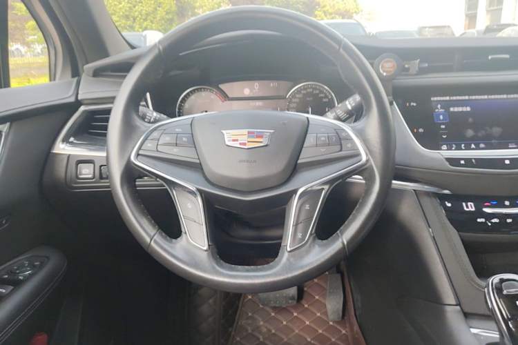 Used Cadillac XT5 2020 28T Luxury Version Steering Wheel