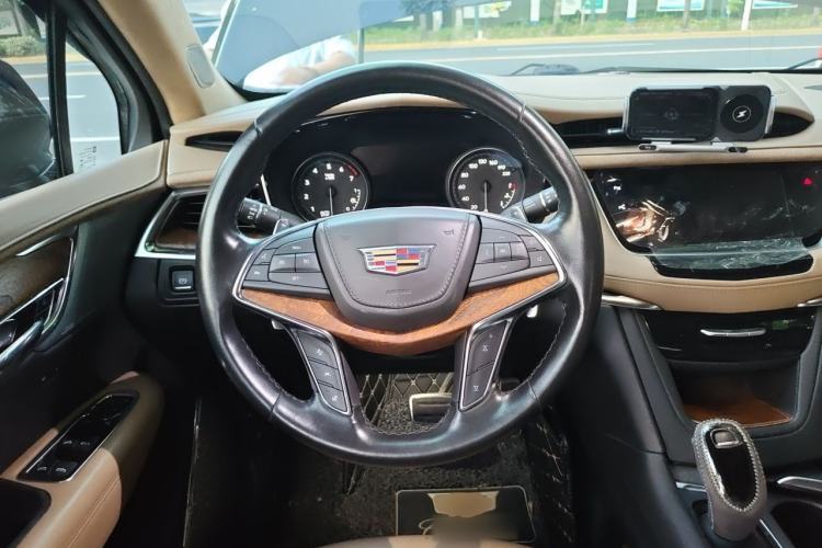Used Cadillac XT5 2020 Facelift 28T All-Wheel-Drive Platinum Sport Edition Steering Wheel