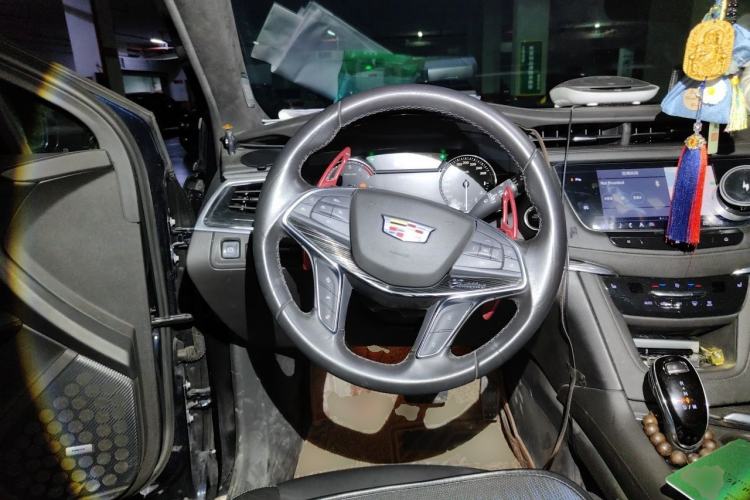 Used Cadillac XT5 2020 28T Luxury Version Steering Wheel
