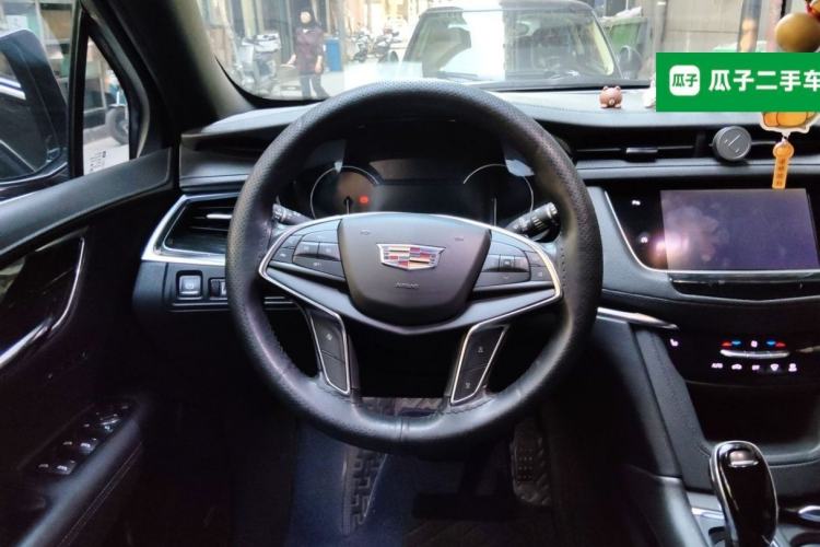 Used Cadillac XT5 2020 28T Luxury Version Steering Wheel