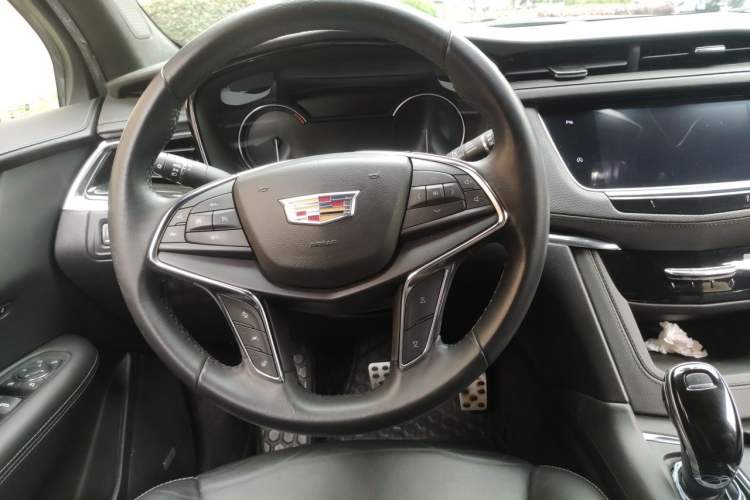 Used Cadillac XT5 2020 28T Luxury Version Steering Wheel