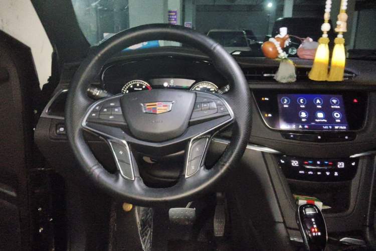 Used Cadillac XT5 2020 28T Luxury Version Steering Wheel