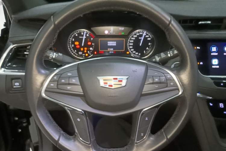 Used Cadillac XT5 2020 28T Luxury Version Steering Wheel