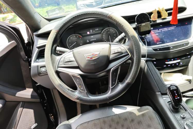 Used Cadillac XT5 2020 28T Luxury Version Steering Wheel