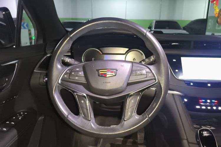 Used Cadillac XT5 2020 28T Luxury Version Steering Wheel