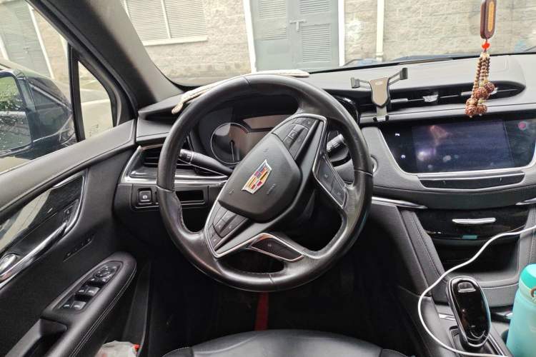 Used Cadillac XT5 2020 28T Luxury Version Steering Wheel