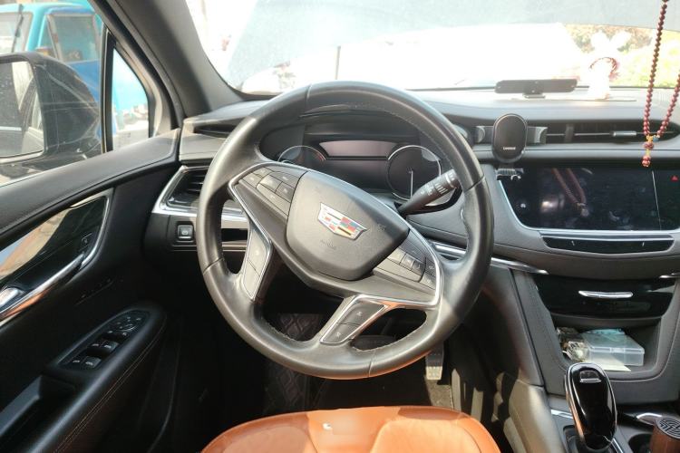 Used Cadillac XT5 2020 28T Luxury Version Steering Wheel