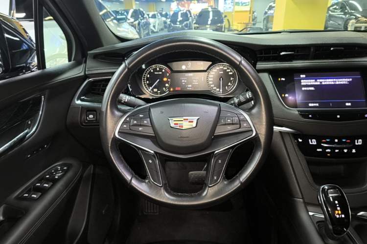 Used Cadillac XT5 2020 28T Luxury Version Steering Wheel
