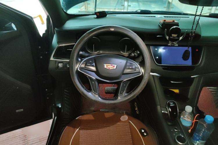 Used Cadillac XT5 2020 28T Luxury Version Steering Wheel