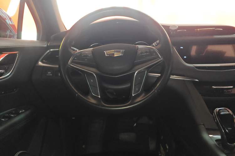 Used Cadillac XT5 2020 28T Luxury Version Steering Wheel