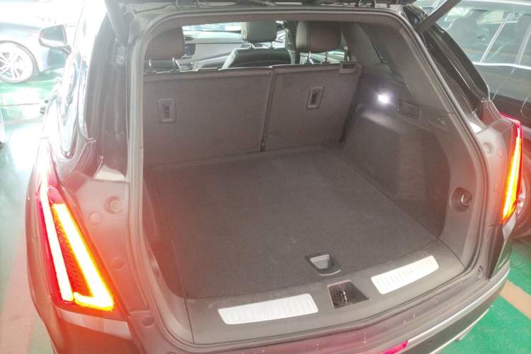 Used Cadillac XT5 2020 28T Luxury Version Trunk