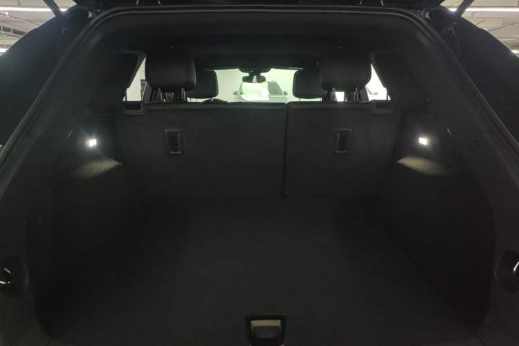 Used Cadillac XT5 2020 28T Tech Edition Trunk