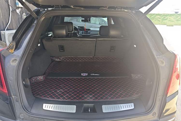 Used Cadillac XT5 2020 28T Luxury Version Trunk