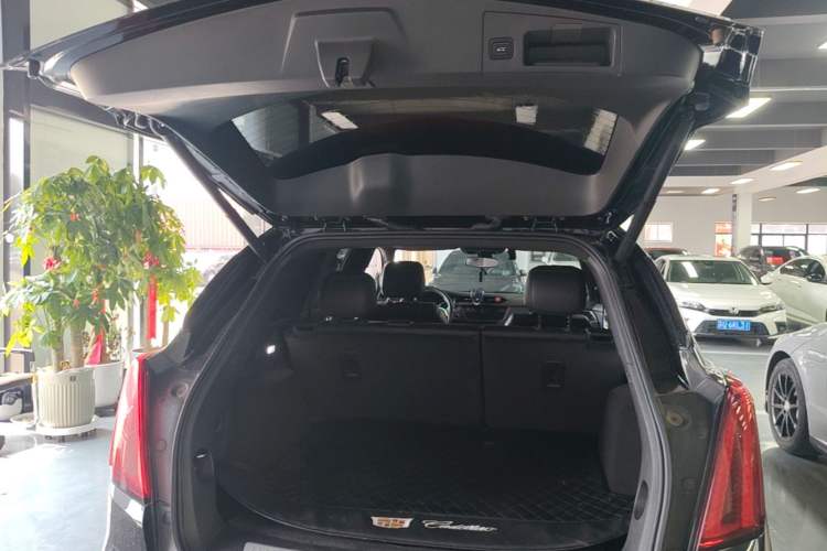 Used Cadillac XT5 2020 Revised Version 28T Luxury Edition Trunk