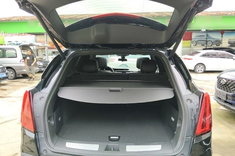 Used Cadillac XT5 2020 28T Luxury Version Trunk