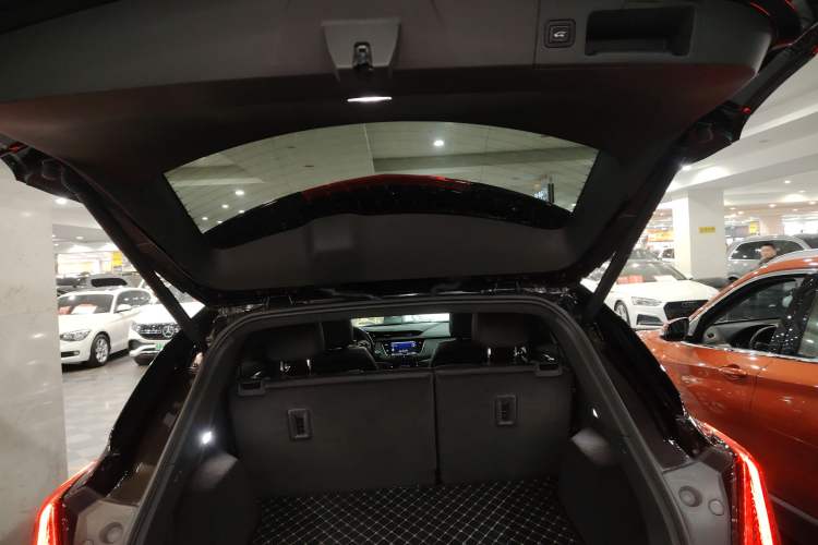 Used Cadillac XT5 2020 Revised Version 28T Luxury Edition Trunk