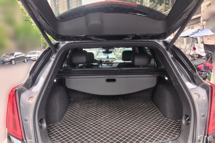 Used Cadillac XT5 2020 28T Luxury Version Trunk