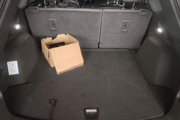 Used Cadillac XT5 2020 Revised Version 28T Luxury Edition Trunk