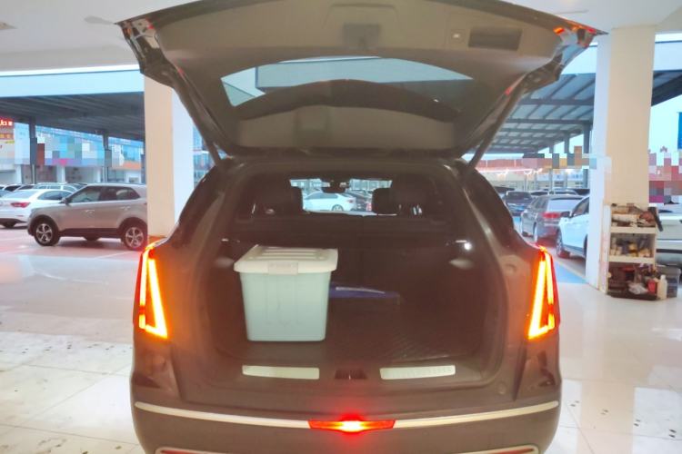Used Cadillac XT5 2020 28T Luxury Version Trunk