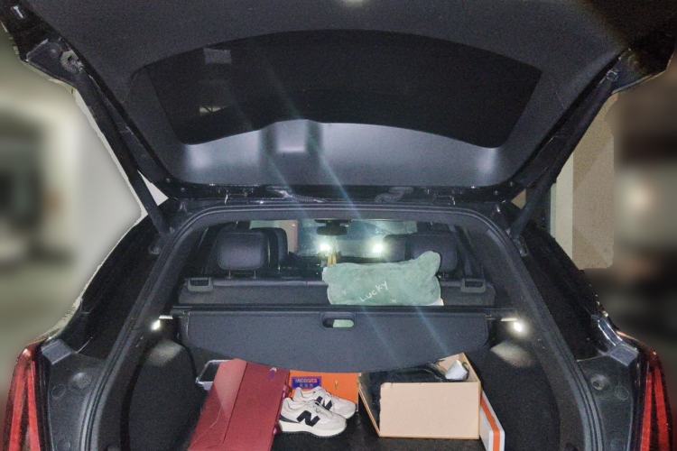 Used Cadillac XT5 2020 28T Luxury Version Trunk