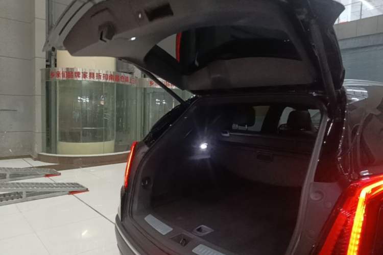 Used Cadillac XT5 2020 28T Luxury Version Trunk